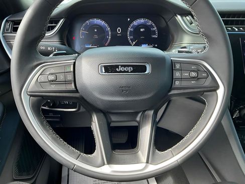 Used 2025 Jeep Grand Cherokee Laredo w/ Trailer Tow Package image 33