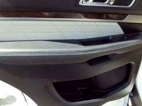 Used 2016 Ford Explorer Platinum AWD/4WD image 24