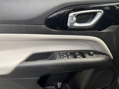 Used 2022 Jeep Compass Limited image 25