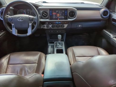 Used 2017 Toyota Tacoma Limited image 23