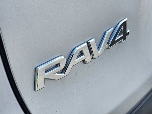 Used 2025 Toyota RAV4 XLE w/ Convenience Package FWD image 12