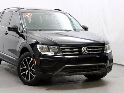 Used 2021 Volkswagen Tiguan SE R-Line image 2