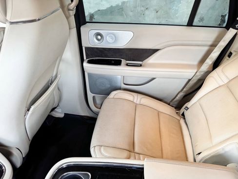 Used 2018 Lincoln Navigator Reserve w/ Technology Package image 24