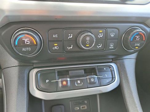 Used 2022 GMC Acadia SLT w/ Elevation Edition image 11