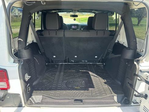 Used 2015 Jeep Wrangler Unlimited Sahara w/ Connectivity Group image 12