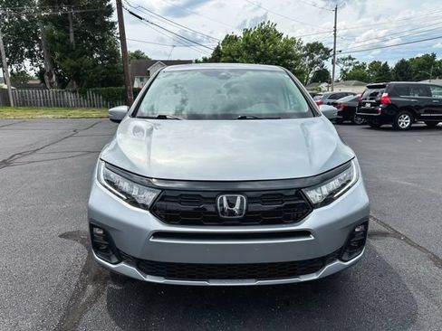 Used 2025 Honda Odyssey Touring image 2