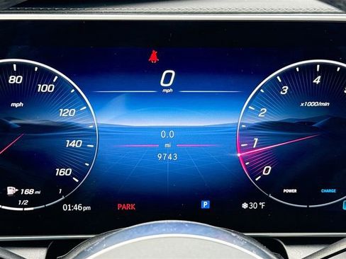 Used 2025 Mercedes-Benz GLC 300 4MATIC image 13