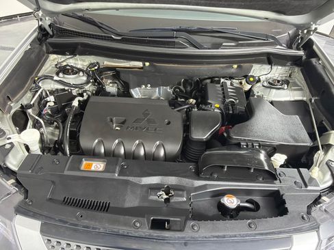 Used 2020 Mitsubishi Outlander SEL AWD/4WD image 27
