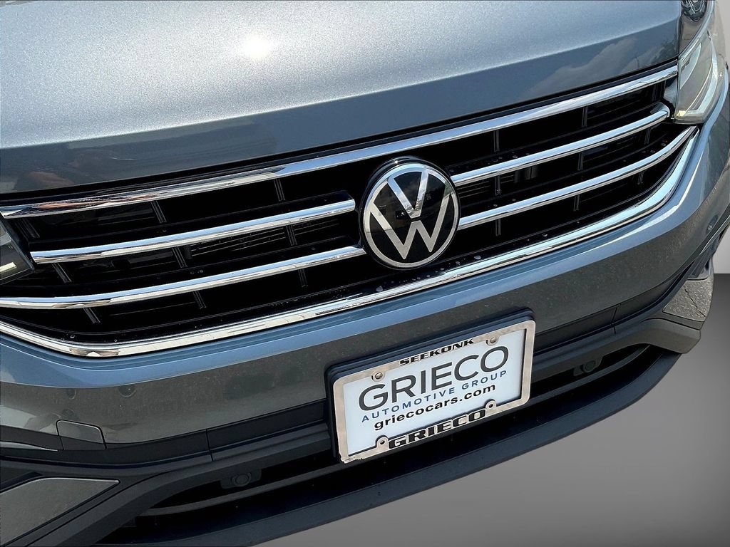 Used 2023 Volkswagen Tiguan SE AWD/4WD image 33