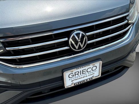 Used 2023 Volkswagen Tiguan SE AWD/4WD image 33