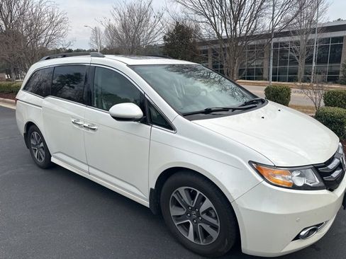 Used 2014 Honda Odyssey Touring Elite image 2