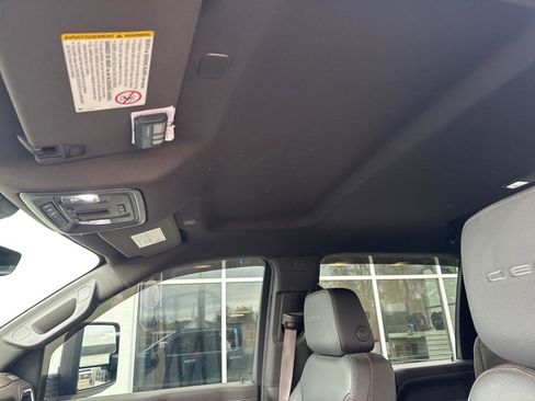 Used 2023 GMC Sierra 3500 Denali w/ Technology Package image 5