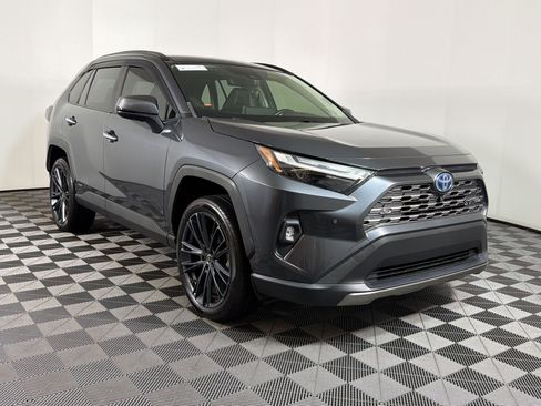 Used 2022 Toyota RAV4 Limited AWD/4WD image 18