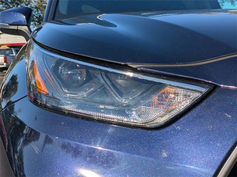 Used 2024 Toyota Highlander XLE image 10