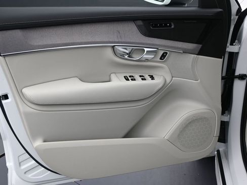 New 2026 Volvo XC90 T8 Ultra w/ Protection Package Premier AWD/4WD image 10