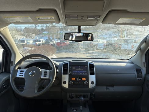 Used 2021 Nissan Frontier SV w/ Midnight Edition Floor Mats image 13