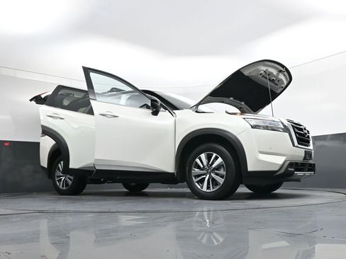 Used 2024 Nissan Pathfinder SL image 50