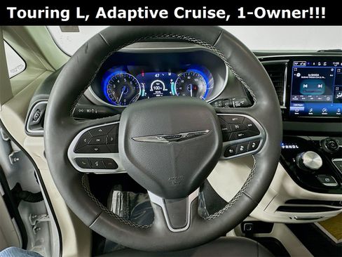 Used 2024 Chrysler Pacifica Touring-L image 12