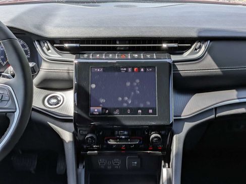 Used 2025 Jeep Grand Cherokee L Altitude RWD image 18