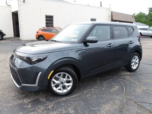 Used 2023 Kia Soul LX w/ LX Technology Package FWD image 2