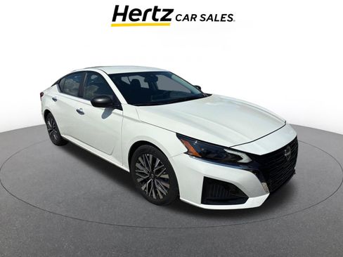 Used 2025 Nissan Altima 2.5 SV image 1