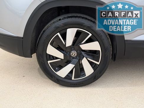 Used 2024 Volkswagen Atlas Cross Sport SE AWD/4WD image 3