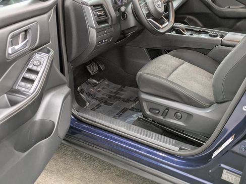 Used 2024 Nissan Rogue SV image 28