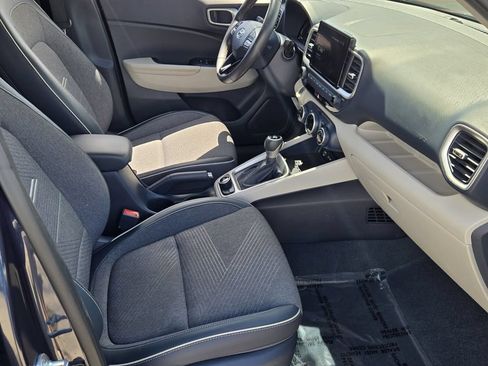 Certified 2025 Hyundai Venue Limited FWD image 16