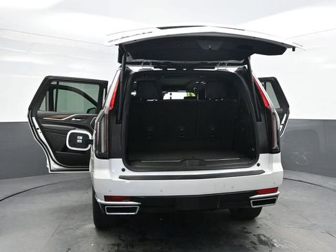 Used 2021 Cadillac Escalade Premium Luxury image 45