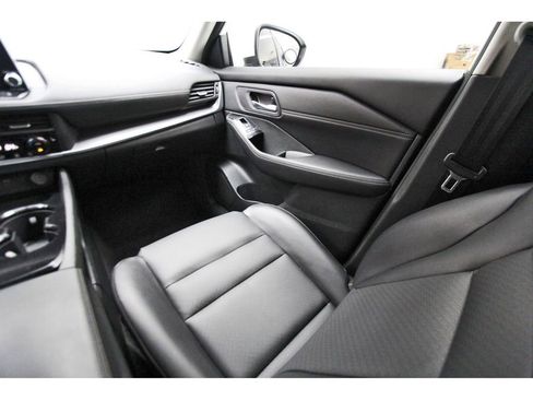 Used 2024 Nissan Rogue SV w/ SV Premium Package FWD image 8