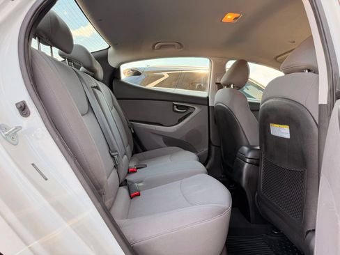 Used 2016 Hyundai Elantra SE w/ Option Group 02 FWD image 19