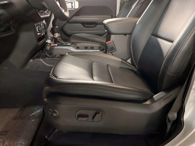 Used 2024 Jeep Wrangler Unlimited Sahara w/ Safety Group AWD/4WD image 63