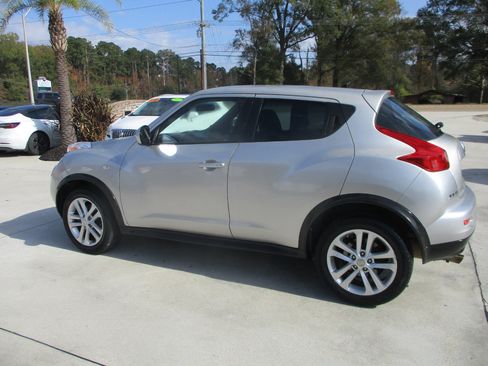 Used 2011 Nissan Juke S image 3