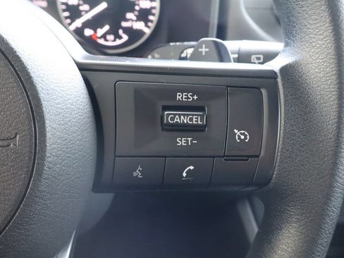 Used 2024 Nissan Rogue S FWD image 25