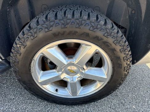 Used 2011 Chevrolet Tahoe LTZ AWD/4WD image 4