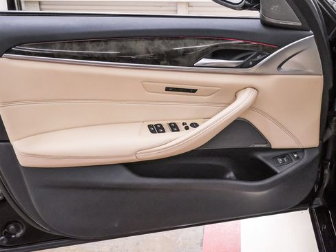 Used 2023 BMW 530e w/ Premium Package RWD image 25