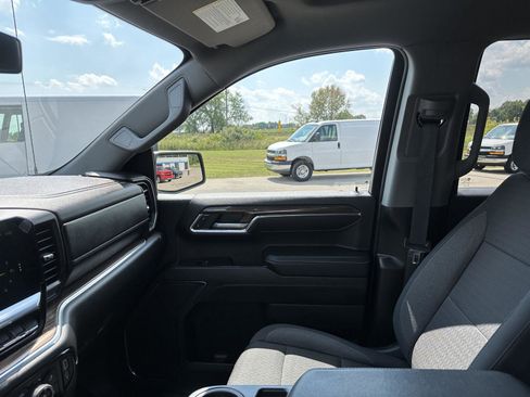 Used 2024 Chevrolet Silverado 1500 LT image 32