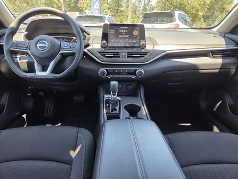 Used 2025 Nissan Altima 2.5 SV FWD image 15