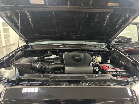 Certified 2019 Toyota Tacoma SR w/ SR Convenience Package image 26