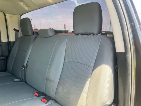 Used 2017 RAM 1500 Express RWD image 28