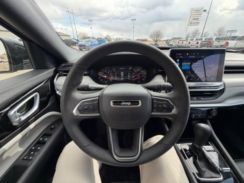 Used 2024 Jeep Compass Limited image 15