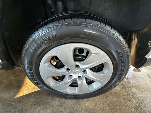 Used 2020 Toyota RAV4 LE image 19