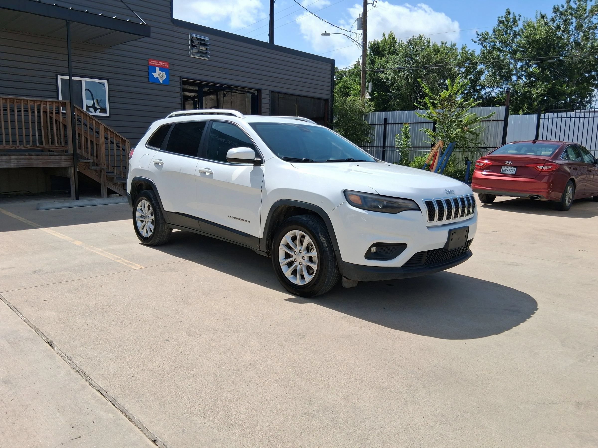 Used 2019 Jeep Cherokee Latitude w/ Popular Appearance Group AWD/4WD image 13