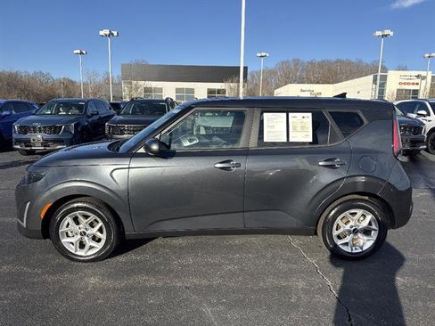 Used 2023 Kia Soul LX w/ Option Group 015 FWD image 4