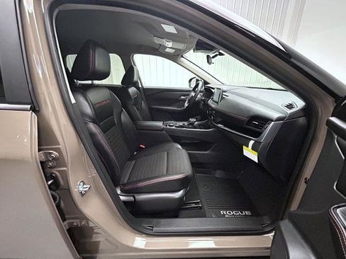 Certified 2025 Nissan Rogue SV AWD/4WD image 15