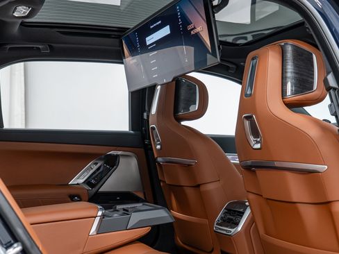 Used 2025 BMW 760i xDrive w/ Executive Package image 28