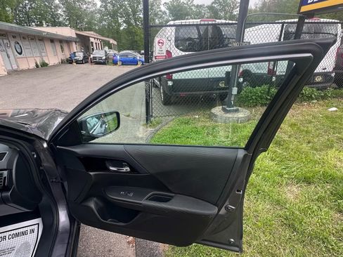 Used 2016 Honda Accord LX image 30