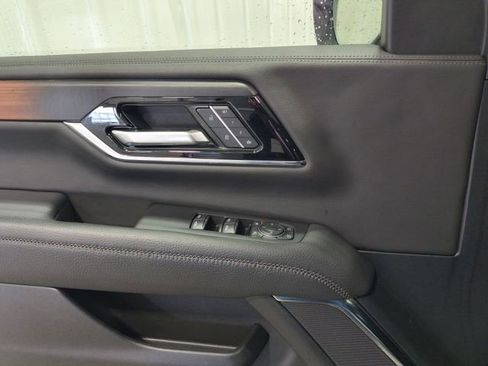 Used 2025 GMC Yukon XL Denali AWD/4WD image 15