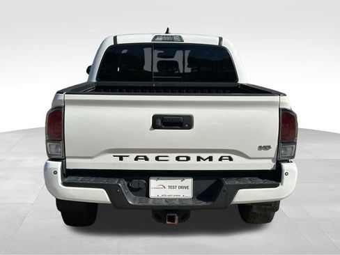 Used 2020 Toyota Tacoma TRD Off-Road w/ TRD Premium Off Road Package AWD/4WD image 4