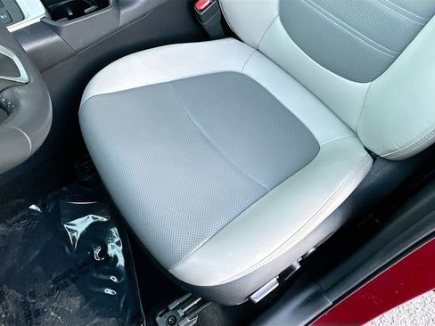 Used 2023 Toyota RAV4 Limited image 18